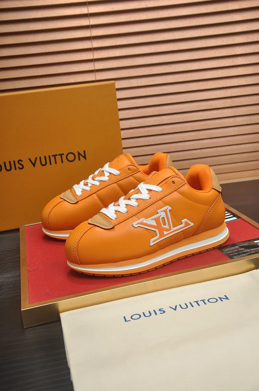 Men's shoes 💰700💶[LOUIS VUITTON] (couples 💑 style) new original order 🍀LV Louis Vuitton * - top version of LV classic trendy shoes! Made of imported original fabrics, mesh lining, and original wear-resistant rubber foam outsole! High quality products! Size (female 35-40) (male 38-44)